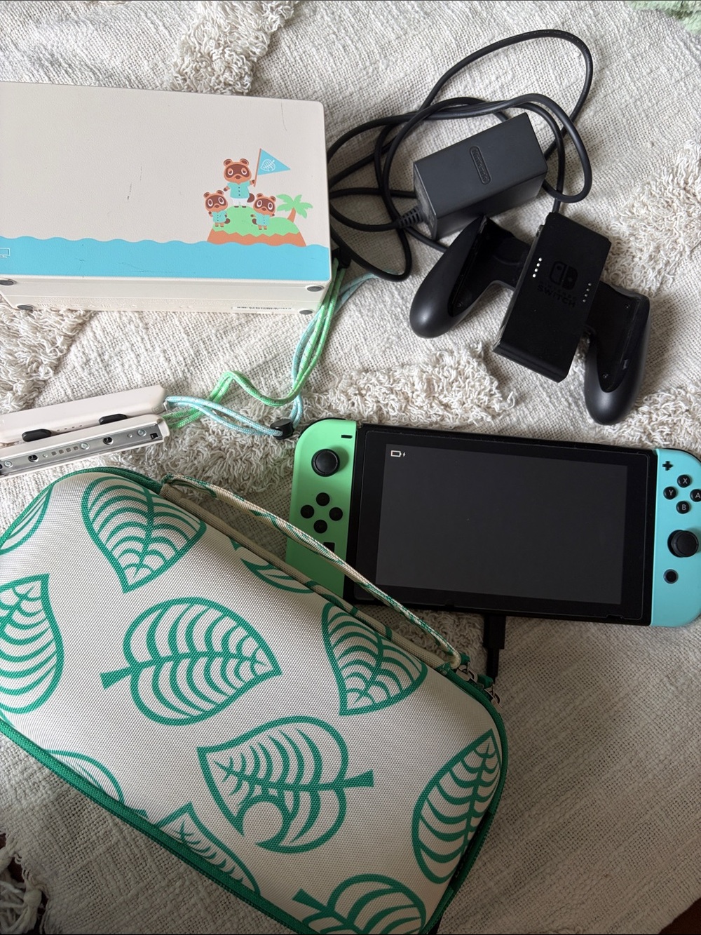 Nintendo Switch Console - Animal Crossing: New Horizons Special Edition